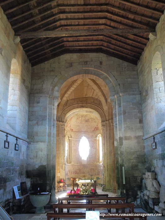 INTERIOR DE LA NAVE HACIA LA CABECERA