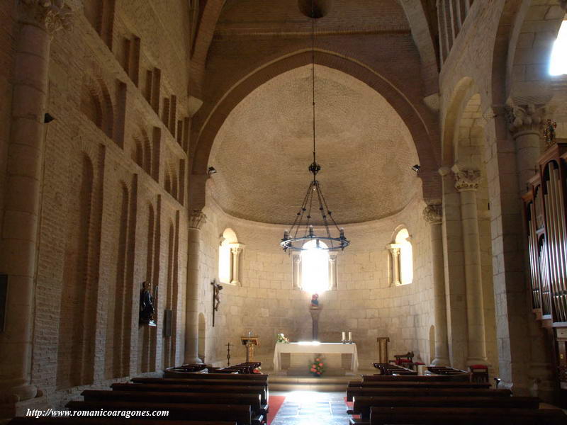 INTERIOR DE LA NAVE CENTRAL HACIA LA CABECERA