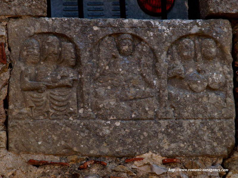 DETALLE DEL ALFEIZAR DE LA SACRISTÍA: LAS TRES MARÍAS ANTE EL SEPULCRO VACÍO