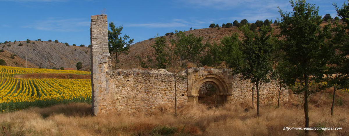 VISTA SUR DEL TEMPLO CON LA PORTADA