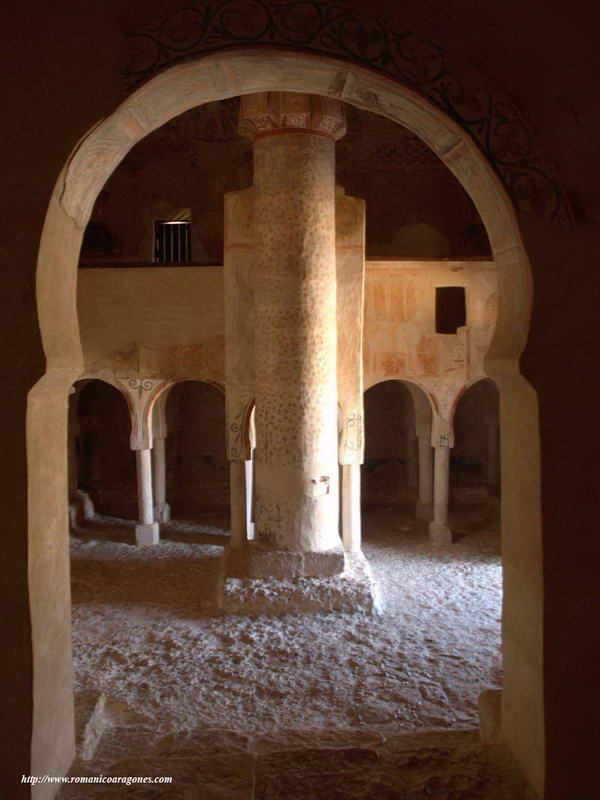 VISTA DE LA NAVE DESDE EL INTERIOR DEL ÁBSIDE