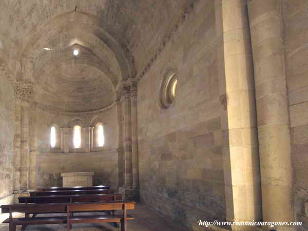 INTERIOR DEL TEMPLO HACIA LA CABECERA