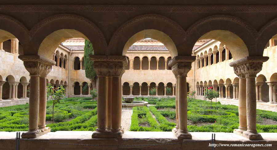 EL CLAUSTRO DESDE EL INTERIOR DE LA PANDA ESTE