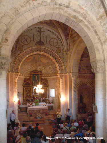 INTERIOR HACIA LA CABECERA DESDE LA NAVE