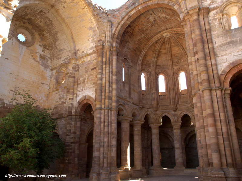 VISTA DE LA NAVE TRANSEPTO Y CABECERA DEL TEMPLO