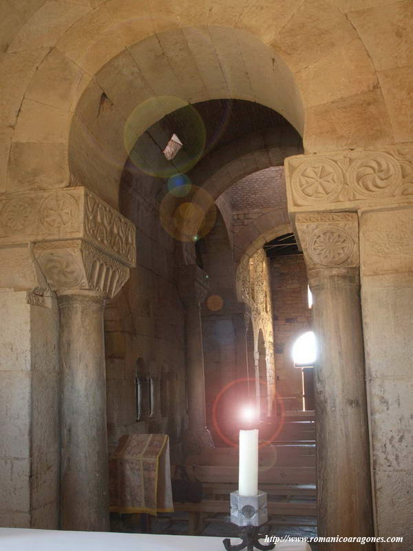 NAVE DESDE EL INTERIOR DE LA CABECERA