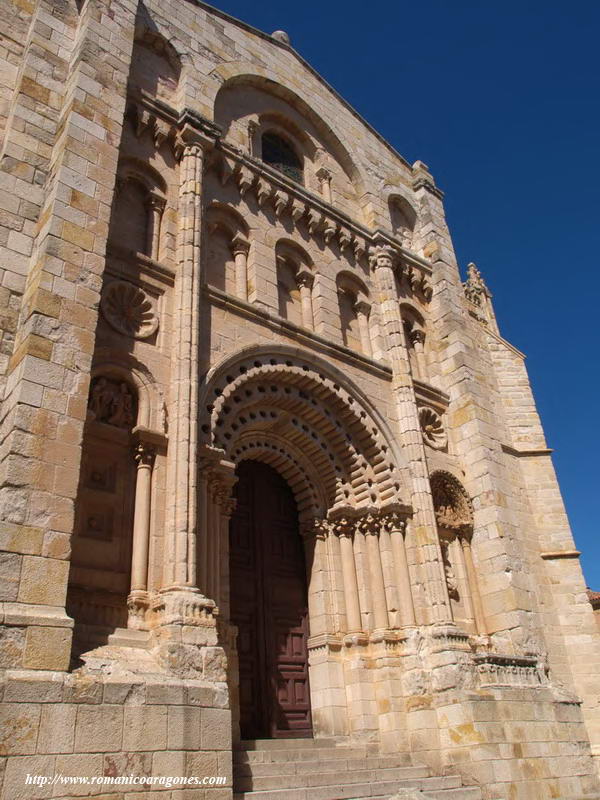 BRAZO SUR DEL CRUCERO: PUERTA DEL OBISPO