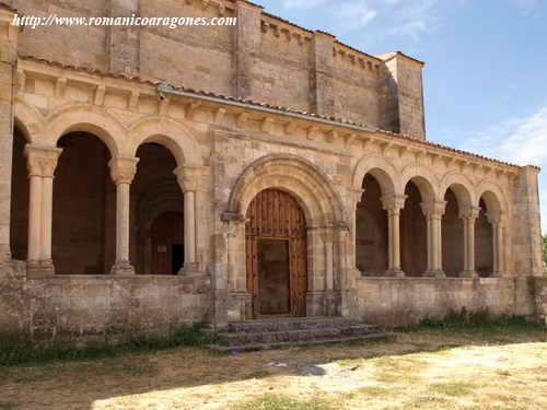 GALERÍA PORTICADA ADOSADA AL LADO NORTE DEL TEMPLO