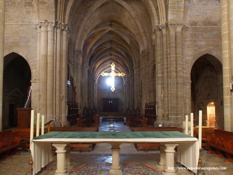 INTERIOR DEL TEMPLO DESDE LA CABECERA