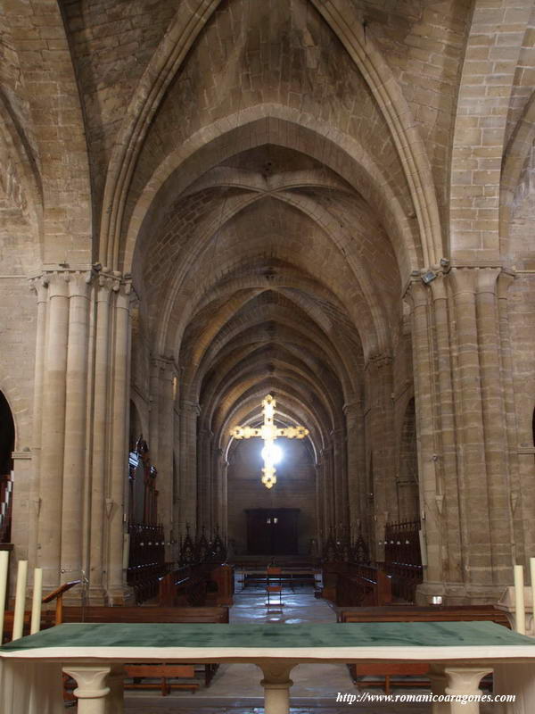 NAVE CENTRAL DESDE LA CABECERA