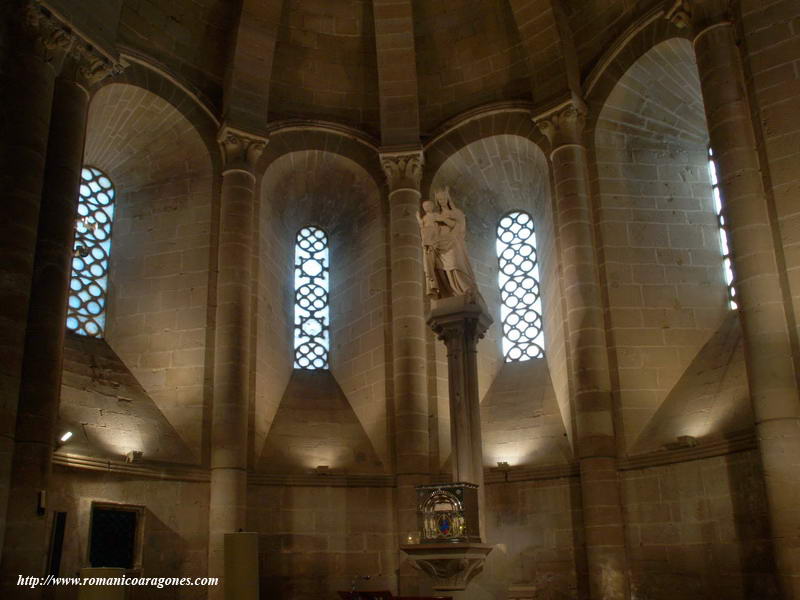 DETALLE DE LA ILUMINACIN Y VENTANALES DEL CILINDRO ABSIDAL