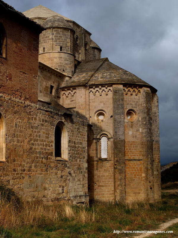 VISTA SURESTE DE LA CABECERA DEL TEMPLO