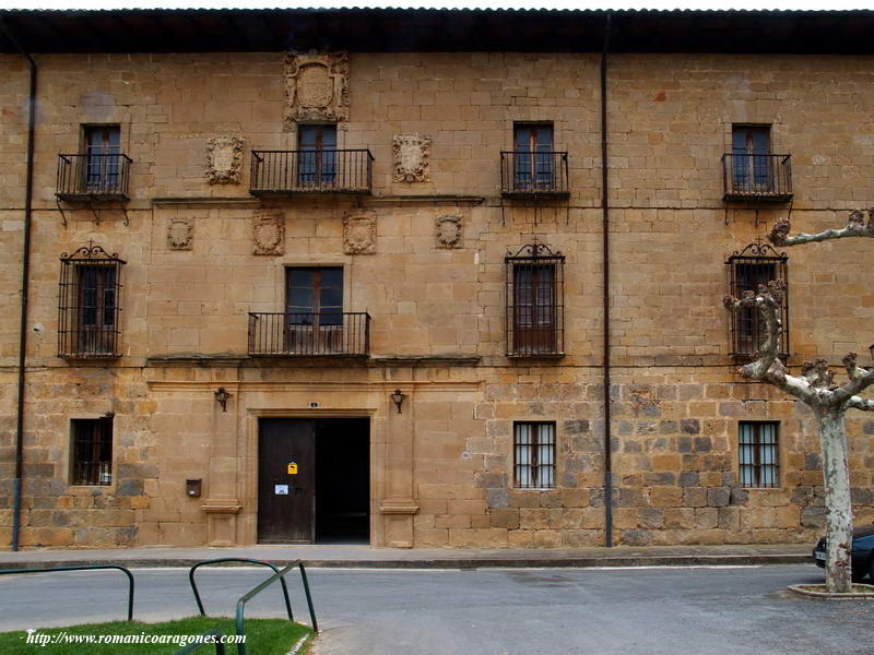 FACHADA DE ACCESO AL MONASTERIO NUEVO