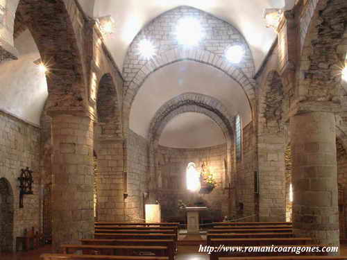 INTERIOR DEL TEMPLO HACIA LA CABECERA