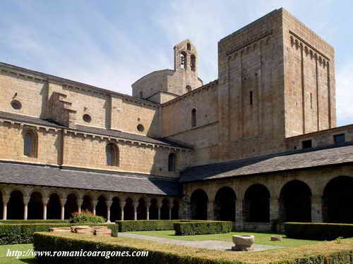 VISTA SUR DEL TEMPLO DESDE EL CLAUSTRO