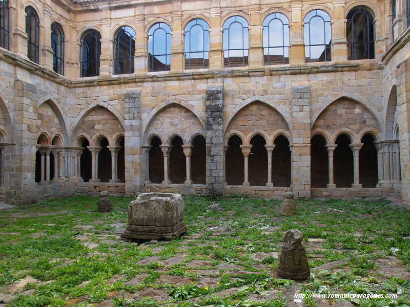 VISTA DE CONJUNTO DEL CLAUSTRO