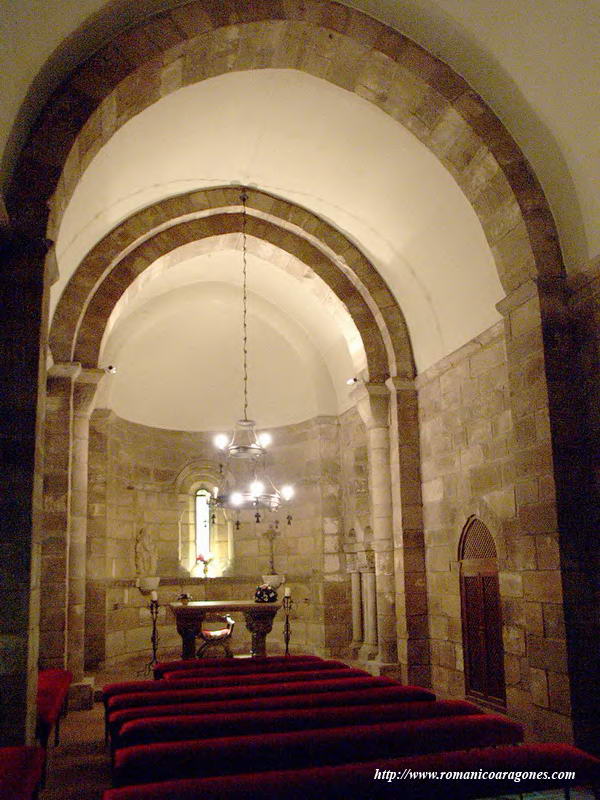 INTERIOR DEL TEMPLO HACIA LA CABECERA