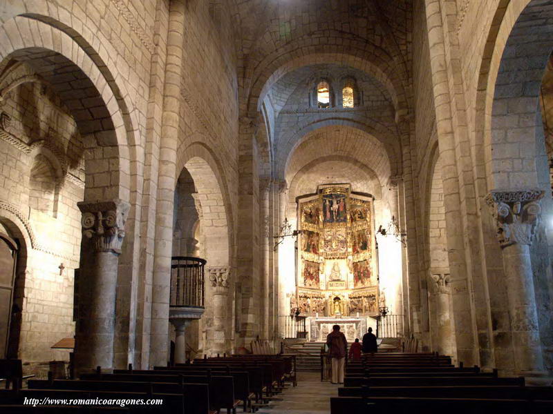 INTERIOR DEL TEMPLO HACIA LA CABECERA