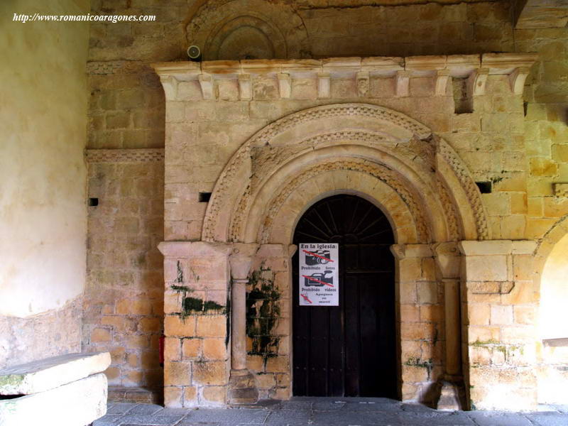 PORTADA DE ACCESO AL TEMPLO EN MURO NORTE