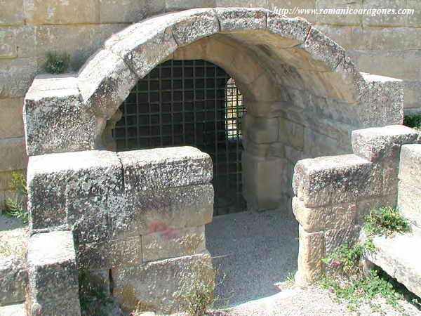 ARCO ADINTELADO: TERMAS DE LOS BAÑALES. SÁDABA