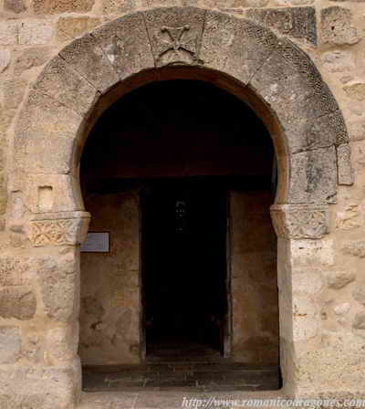 SAN JUAN DE BAÑOS DE CERRATO. VANO DE ACCESO